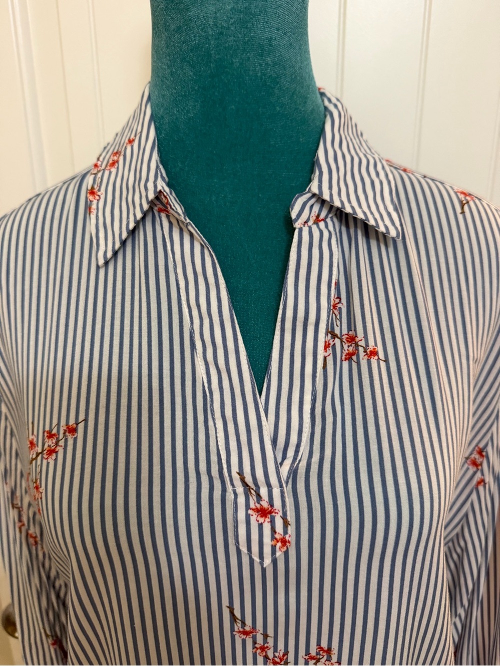 Chico's Blue & White Stripes with Red Cherry Blossom Long Sleeve Top Sz 2R (12R) - Picture 7 of 17